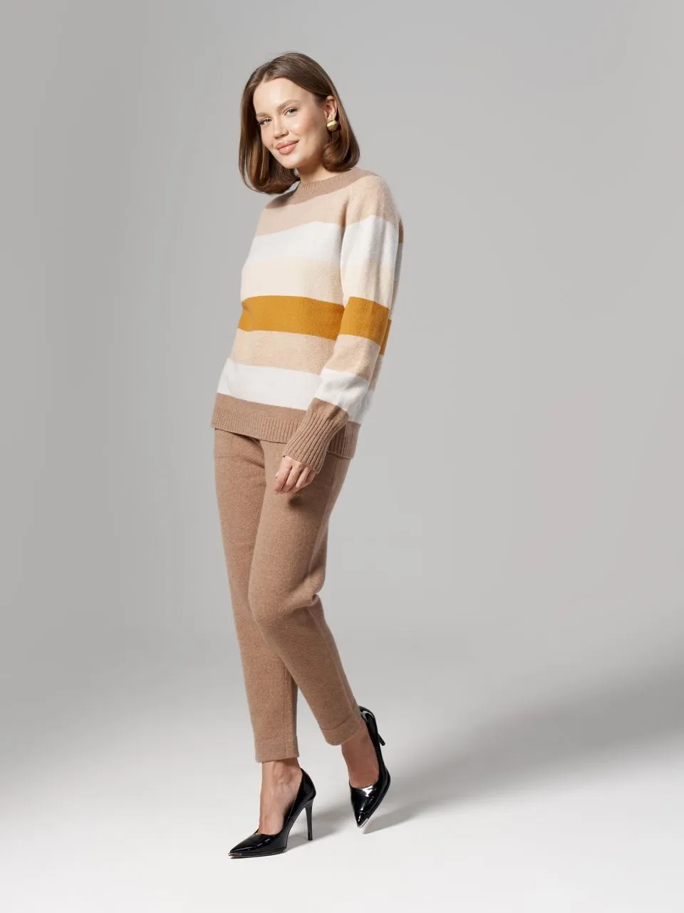 Акция: при покупке джемпера и брюк комплектом - скидка на брюки!